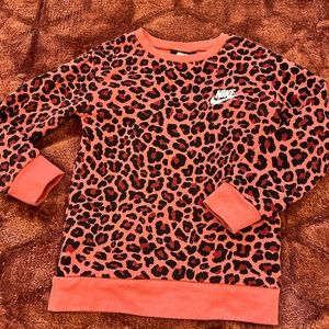 Toddler NIKE sweatshirt. Pink/black leopard print. Size 3-4T. Great condition.